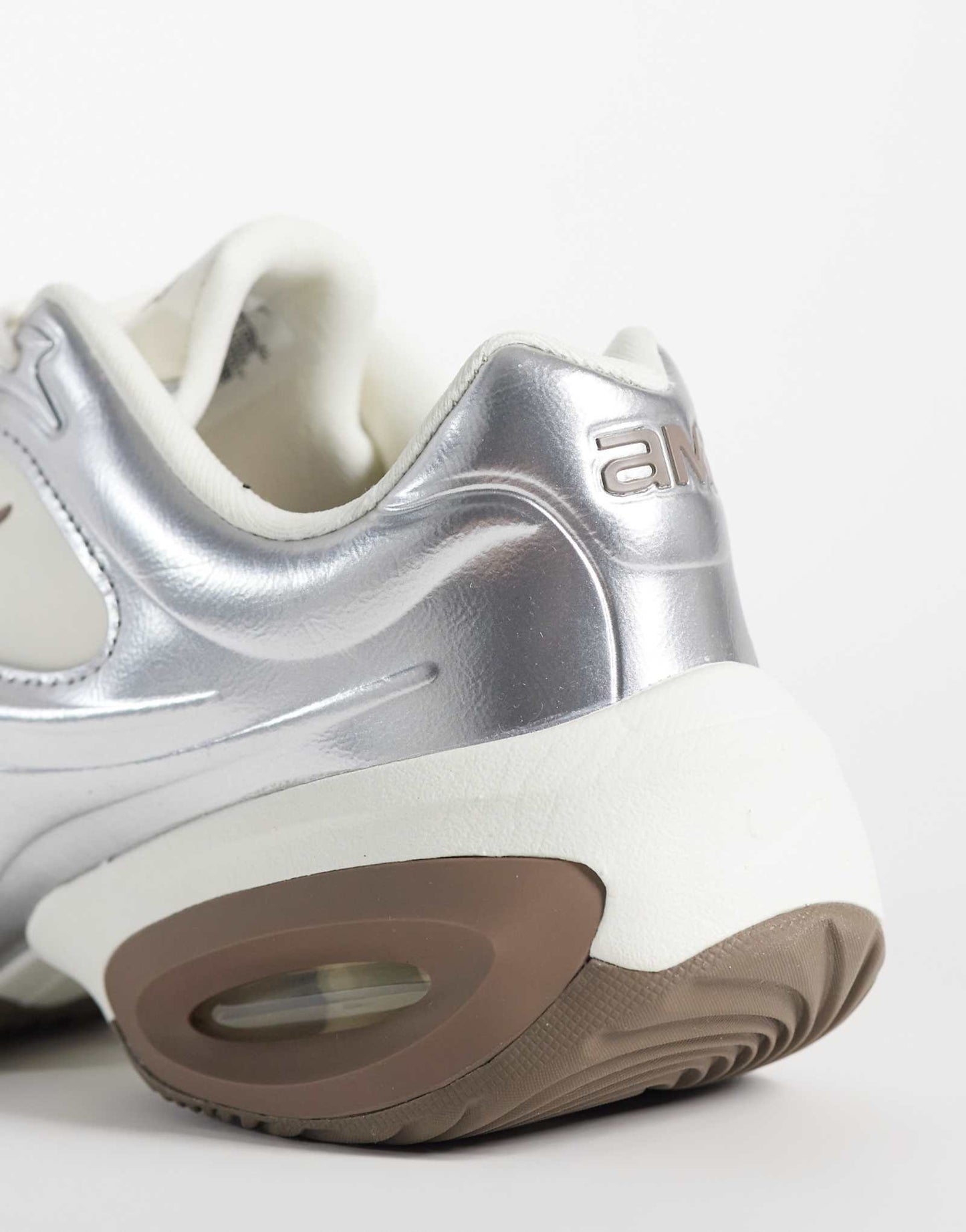 Nike Air Max Muse sneaker with silver detail in beige - ảnh 5