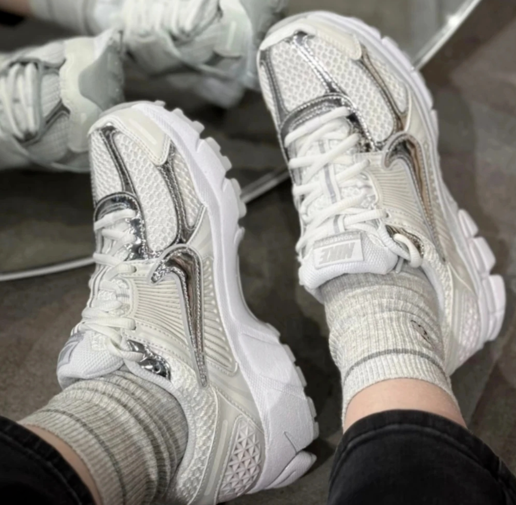 Giày Nike Air Zoom Vomero 5 ‘Chrome Toe’ HF7723-100 - ảnh 5 | 23TRK