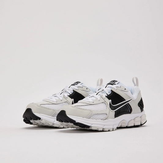 Giày Nike Zoom Vomero 5 ‘Metallic Platinum Black’ HF6998-104 - ảnh 2 | 23TRK
