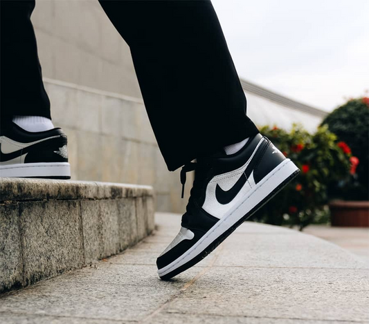 Giày Nike Air Jordan 1 Low SE 'Black Metallic Silver' DA5551-001 - Ảnh 2