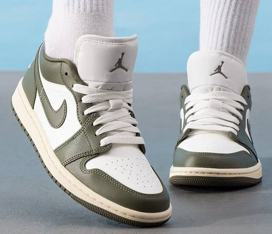 Giày Air Jordan 1 Low WMNS 'Medium Olive' DC0774-122 - Ảnh 2