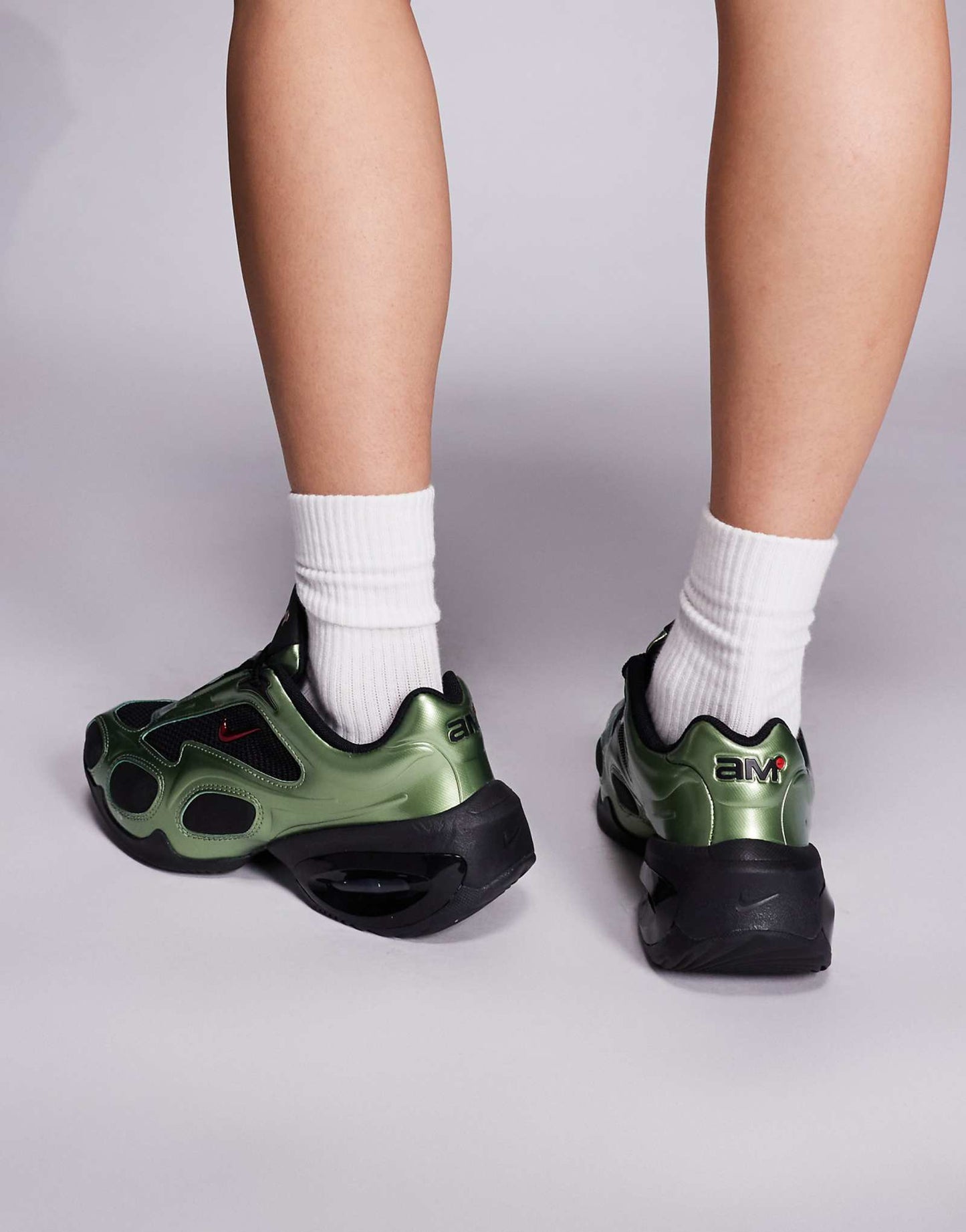 Nike Air Max Muse sneakers in black & green - ảnh 4