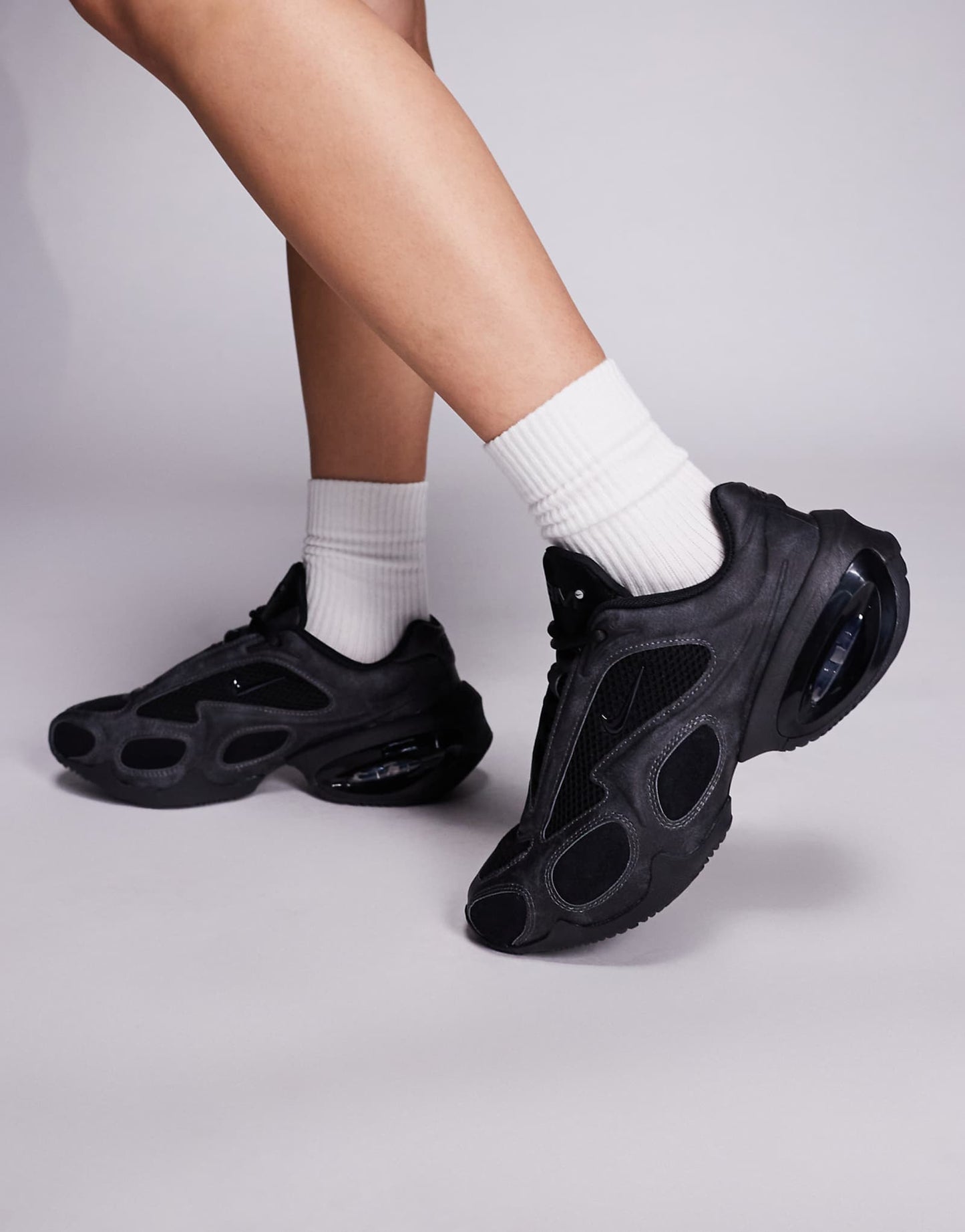 Nike Air Max Muse sneakers in dark gray and silver - ảnh 1