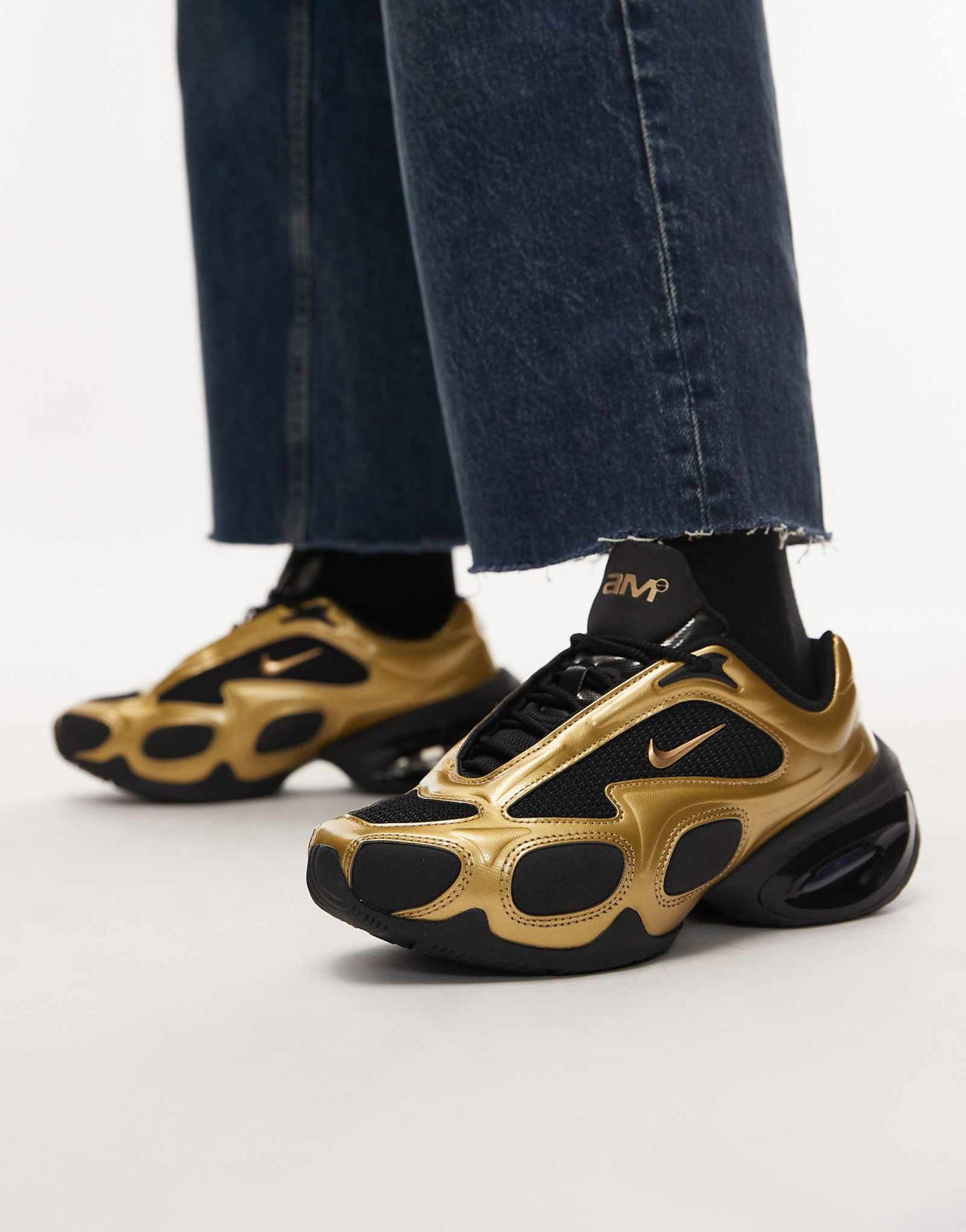 Nike Air Max Muse sneakers in gold - ảnh 1