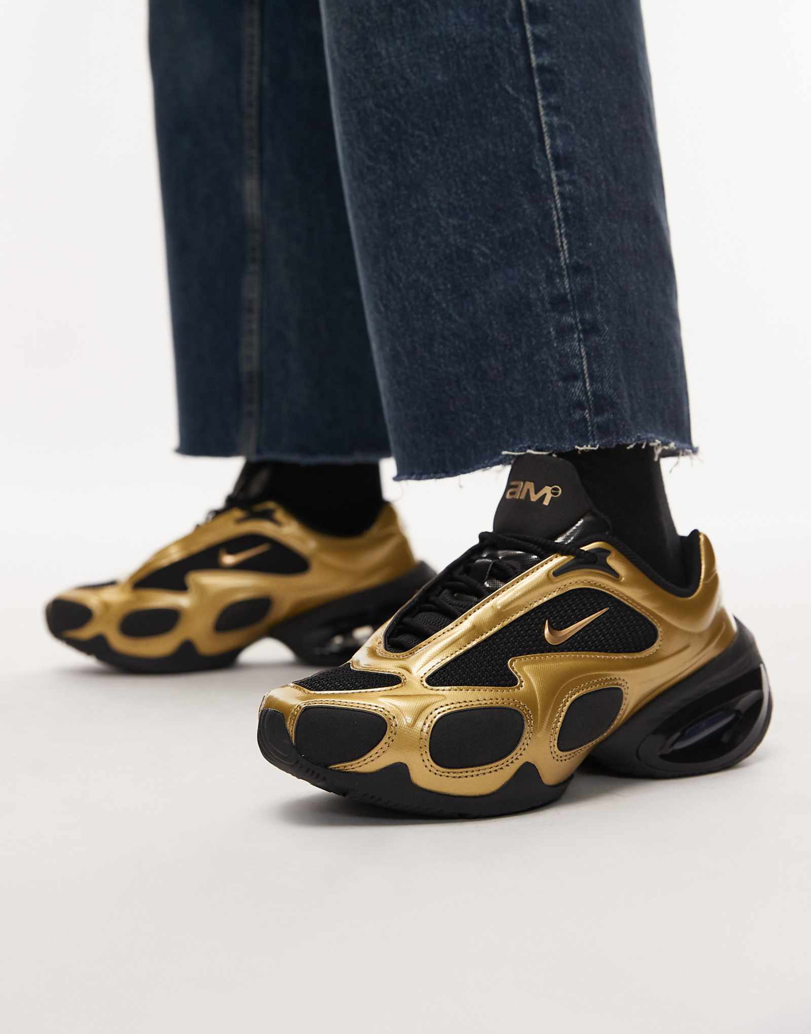 Nike Air Max Muse sneakers in gold - ảnh 1