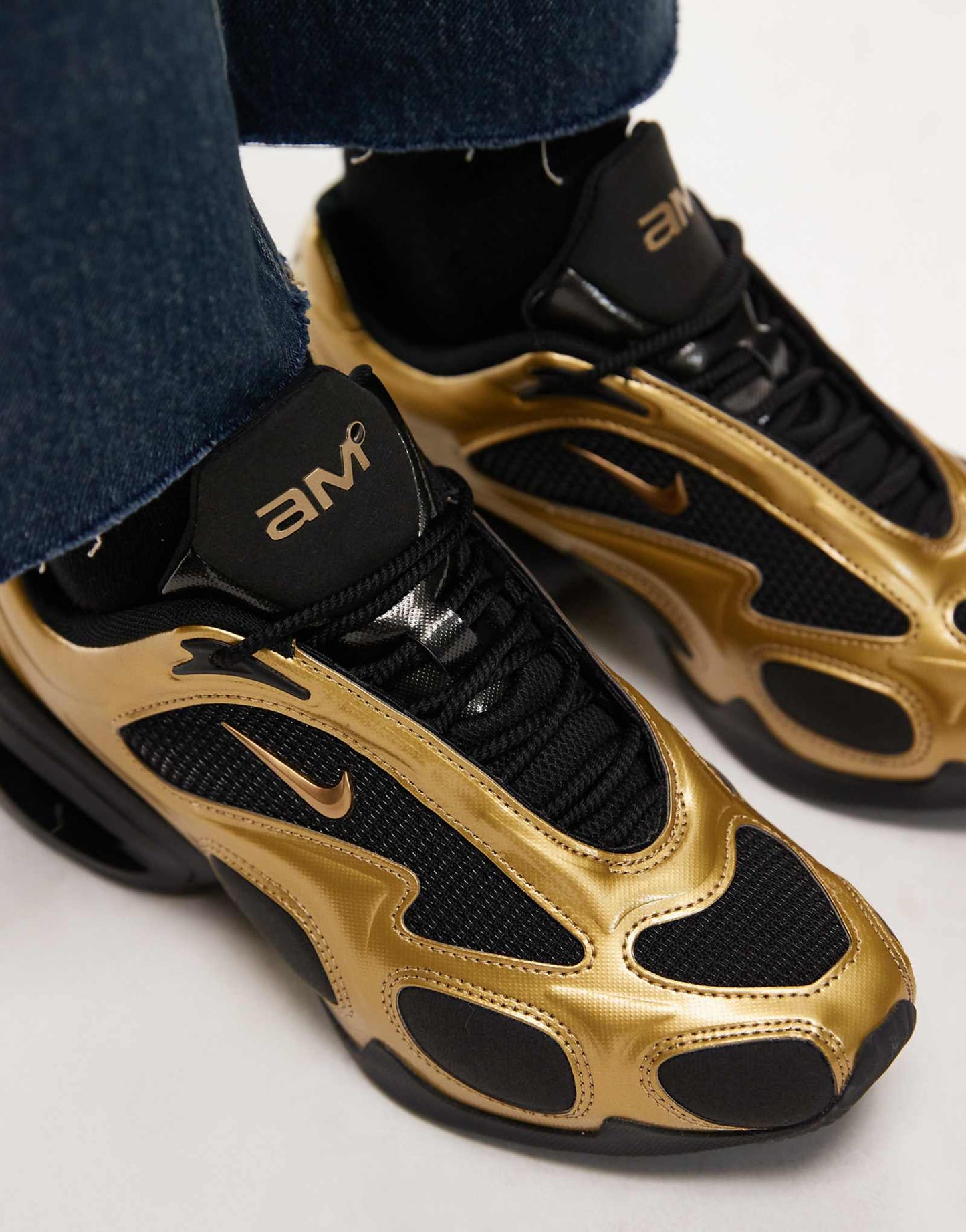 Nike Air Max Muse sneakers in gold - ảnh 3