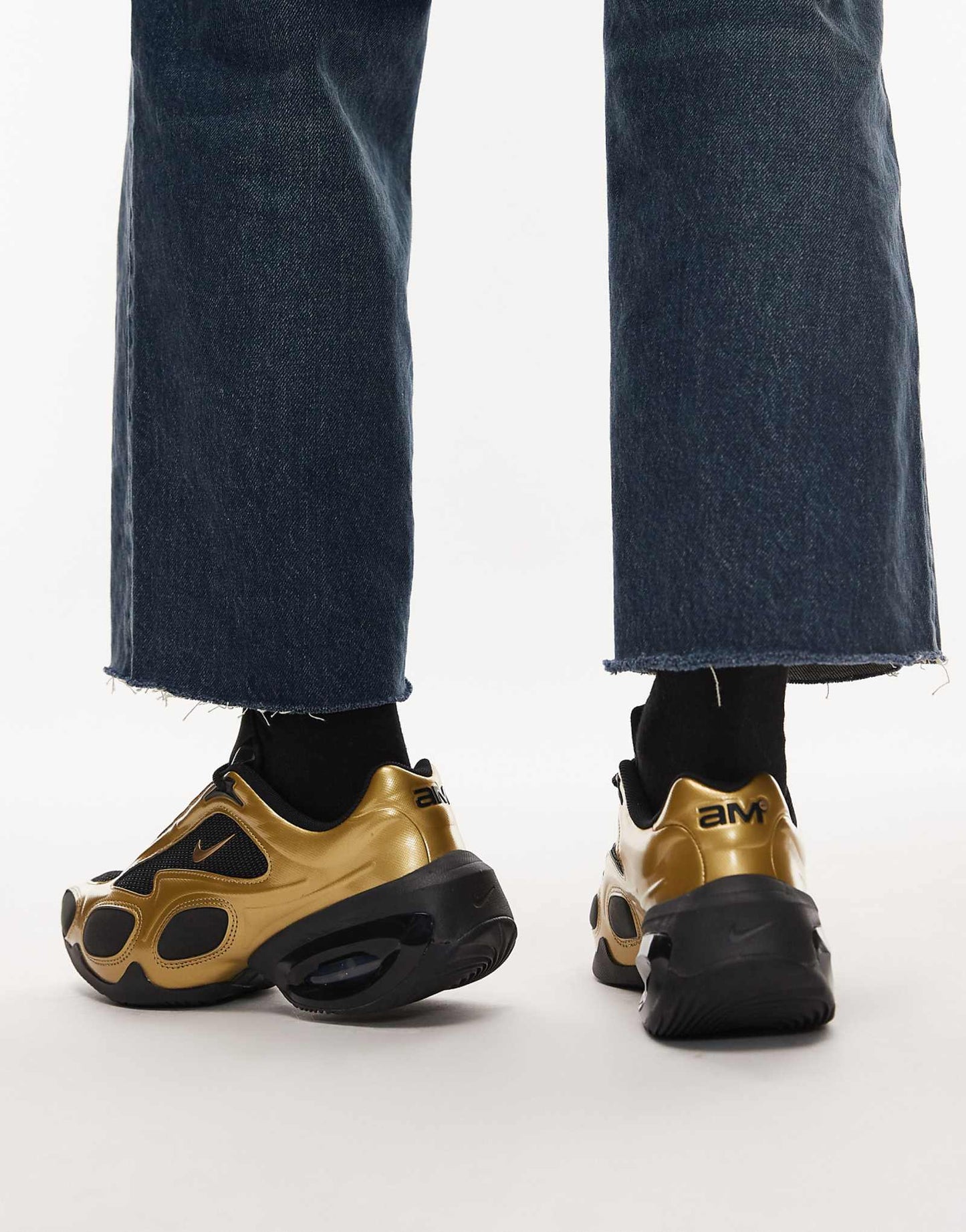 Nike Air Max Muse sneakers in gold - ảnh 4