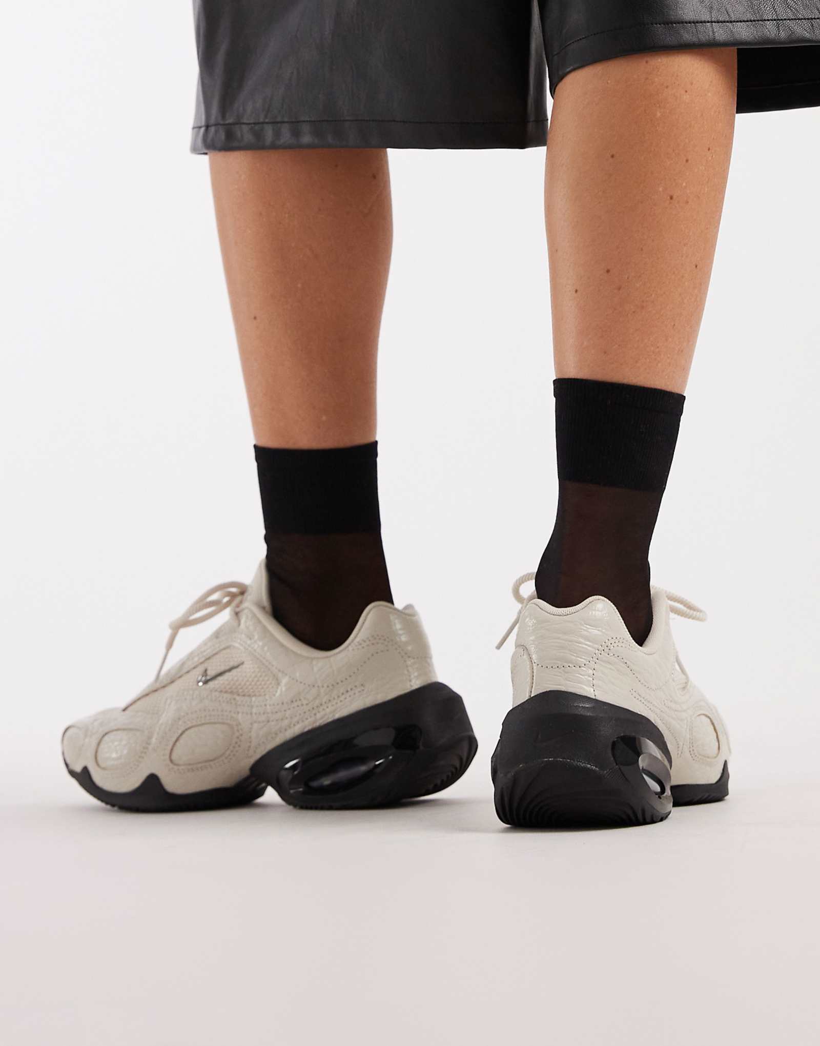 Nike Air Max Muse SE sneakers in off white and silver - ảnh 3