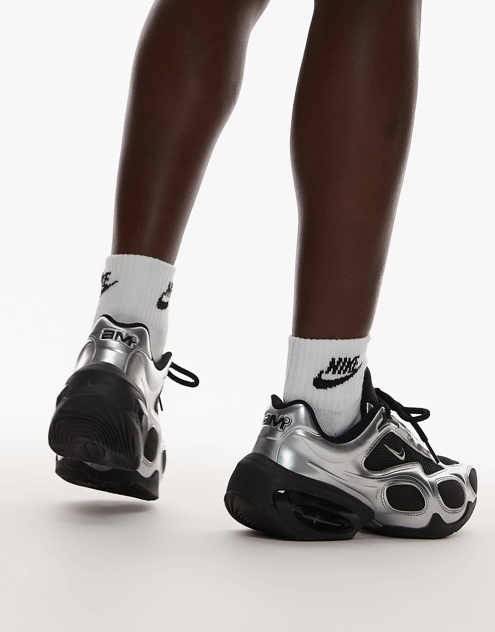 Nike Air Max Muse sneakers in black and metallic silver - ảnh 3