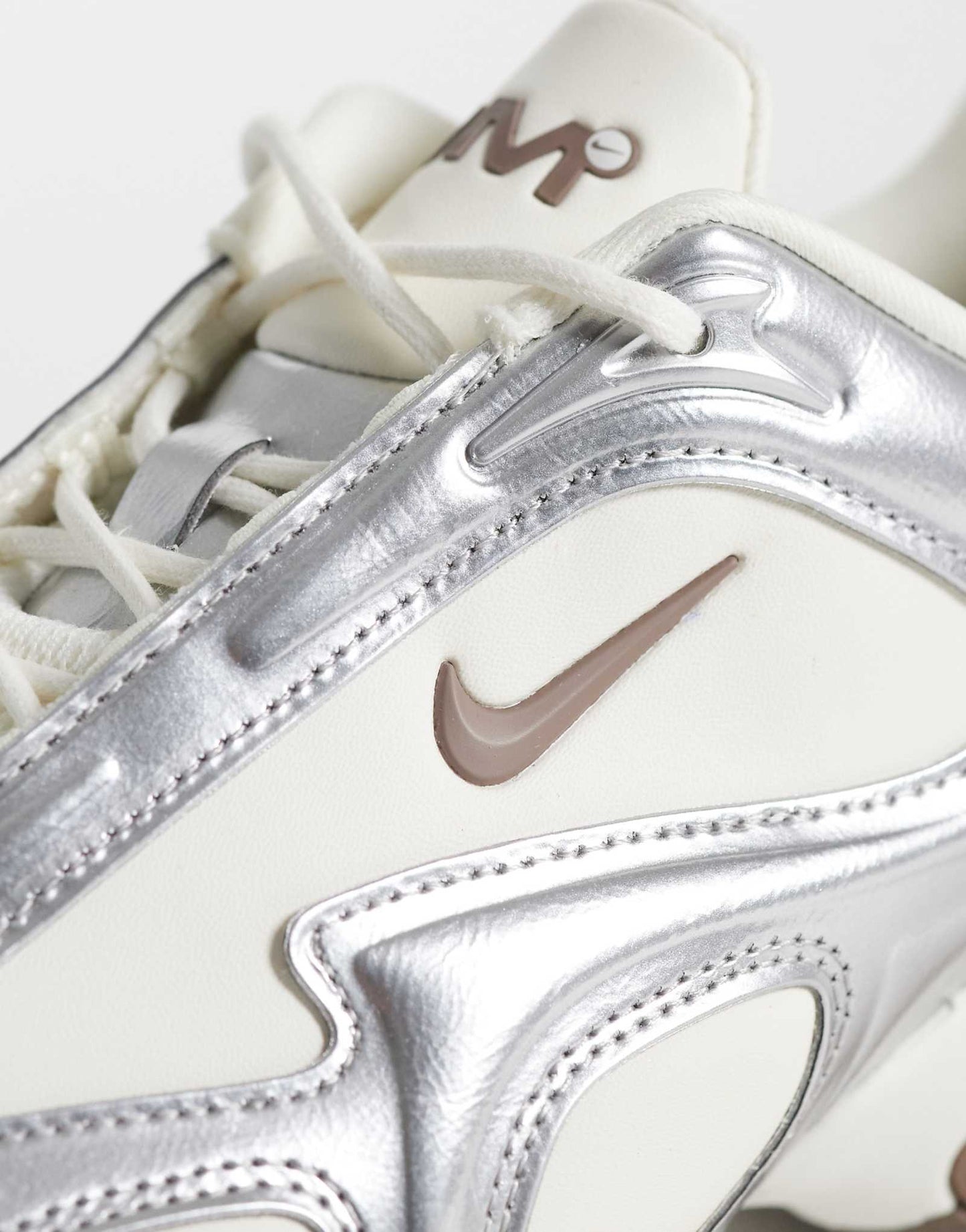 Nike Air Max Muse sneaker with silver detail in beige - ảnh 3