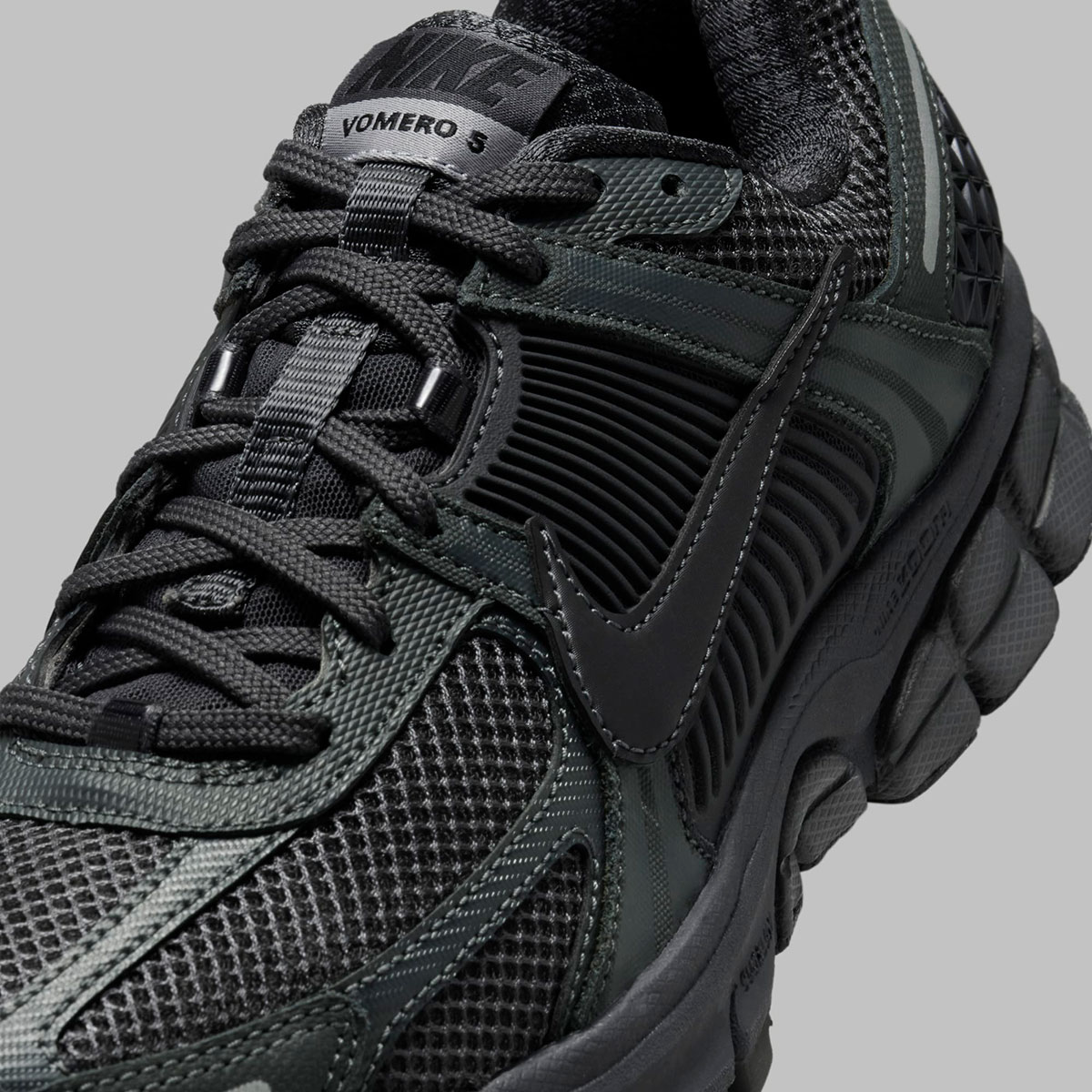 Giày Nike Zoom Vomero 5 ‘Triple Black’ FQ7079-002 - ảnh 3 | 23TRK