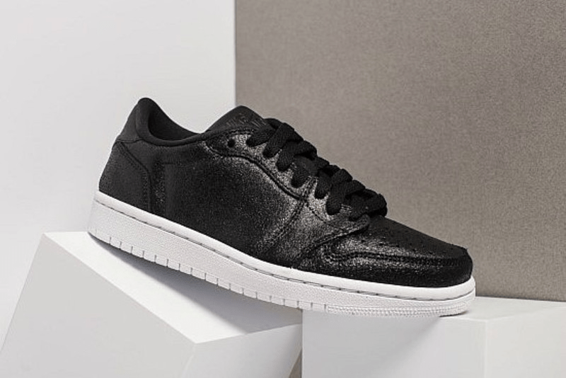 Giày Nike Wmns Air Jordan 1 Retro Low 'Metallic Gold' AH7232-011 - Ảnh 4