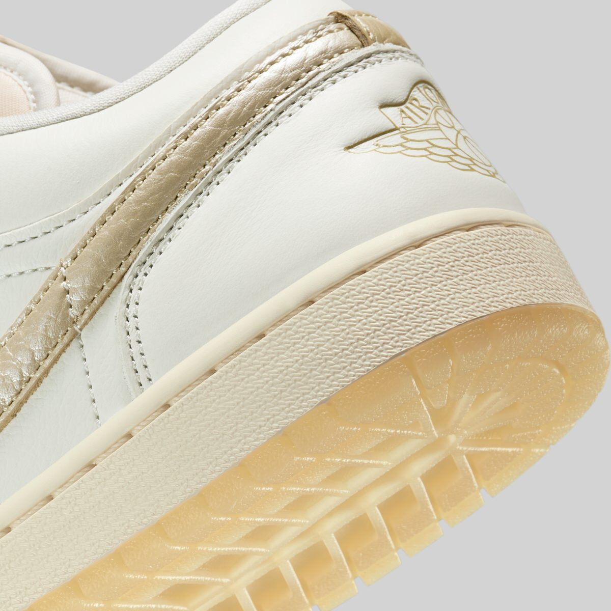 Giày Nike Jordan 1 Low SE 'Metallic Team Gold' HV5157-100 - Ảnh 5
