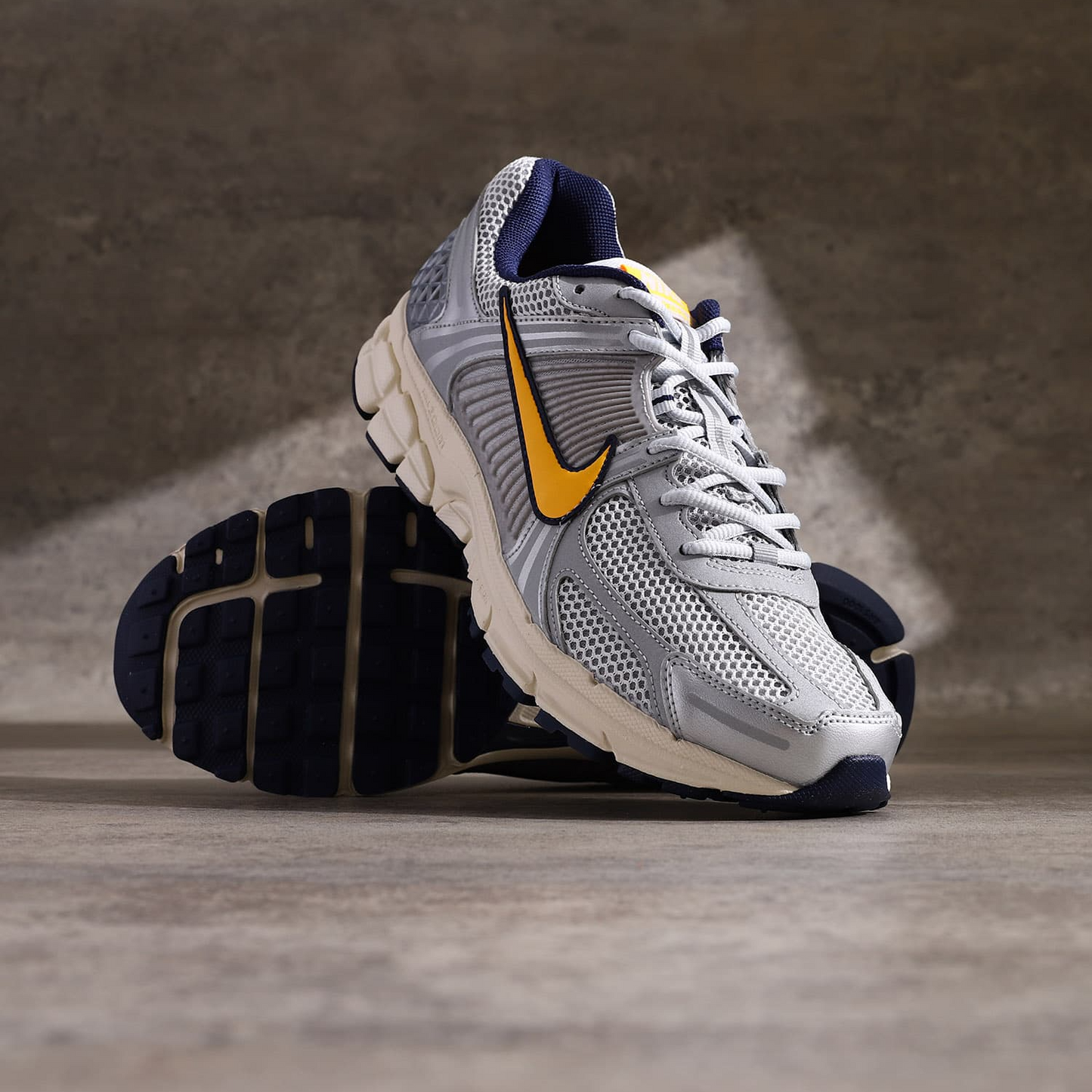 Giày Nike Air Zoom Vomero 5 ‘Platinum Laser Orange’ FJ4151-001 - ảnh 3 | 23TRK