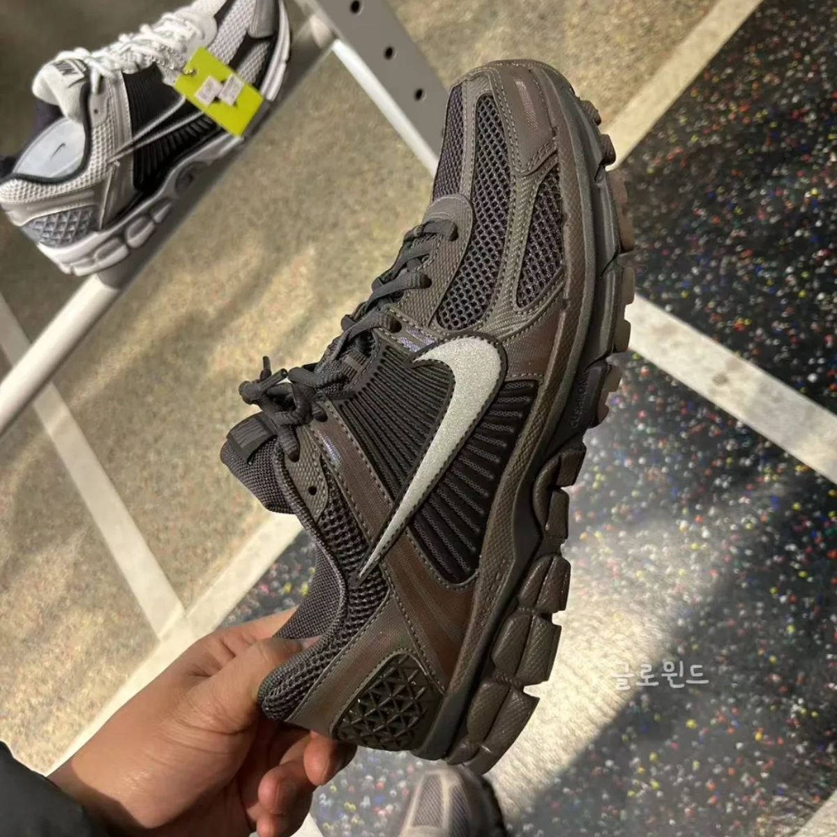 Giày Nike Air Zoom Vomero 5 ‘Cave Stone’ HF5493-201 - ảnh 6 | 23TRK