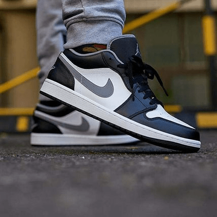 Giày Nike Air Jordan 1 Low GS 'Black Medium Grey' 553560-040 - Ảnh 3