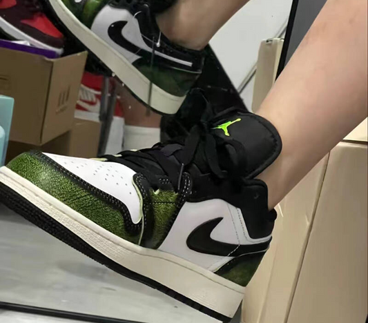 Giày Nike Air Jordan 1 Low 'White Black Green' DO8244-003 - Ảnh 2
