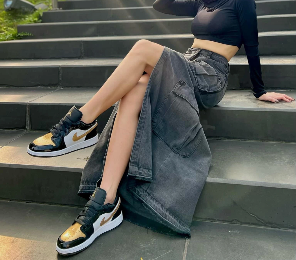 Giày Nike Air Jordan 1 Low SE GS 'Gold Toe' DR6970-071 - Ảnh 4