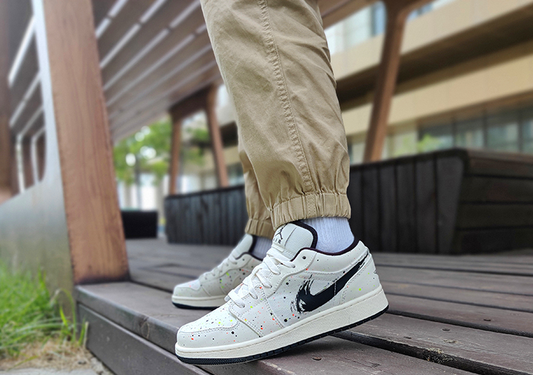 Giày Nike Air Jordan 1 Low 'Brushstroke Swoosh Splatter' DM3528-100 - Ảnh 4