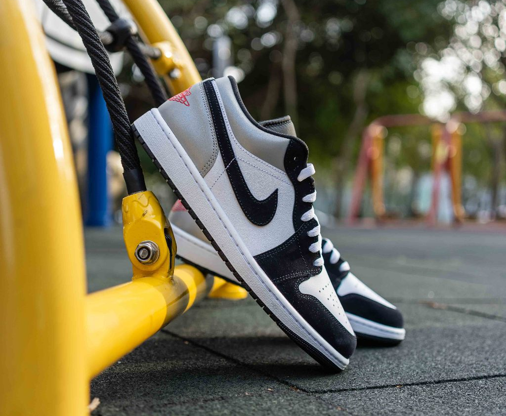 Giày Nike Air Jordan 1 Low SE GS ‘Panda Toe’ HF3188-106 - Ảnh 3