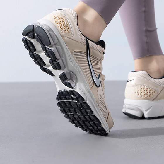 Giày Nike Air Zoom Vomero 5 ‘Pearl White Chrome’ FN6742-200 - ảnh 3 | 23TRK