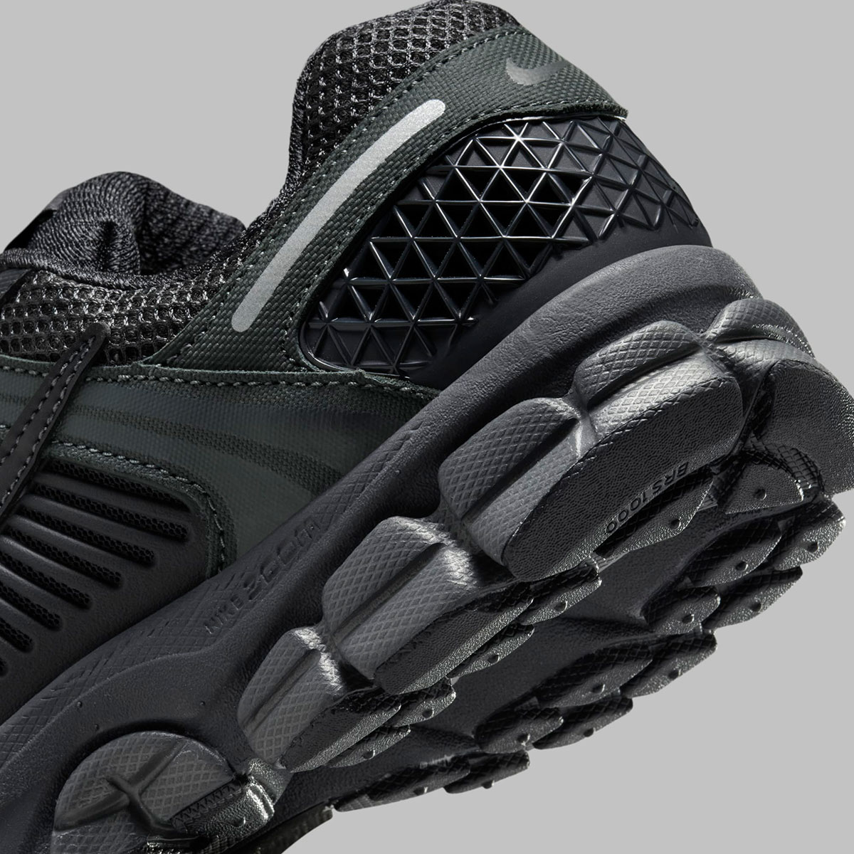 Giày Nike Zoom Vomero 5 ‘Triple Black’ FQ7079-002 - ảnh 2 | 23TRK