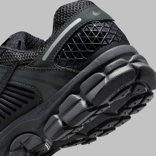 Giày Nike Zoom Vomero 5 ‘Triple Black’ FQ7079-002 - ảnh 2 | 23TRK