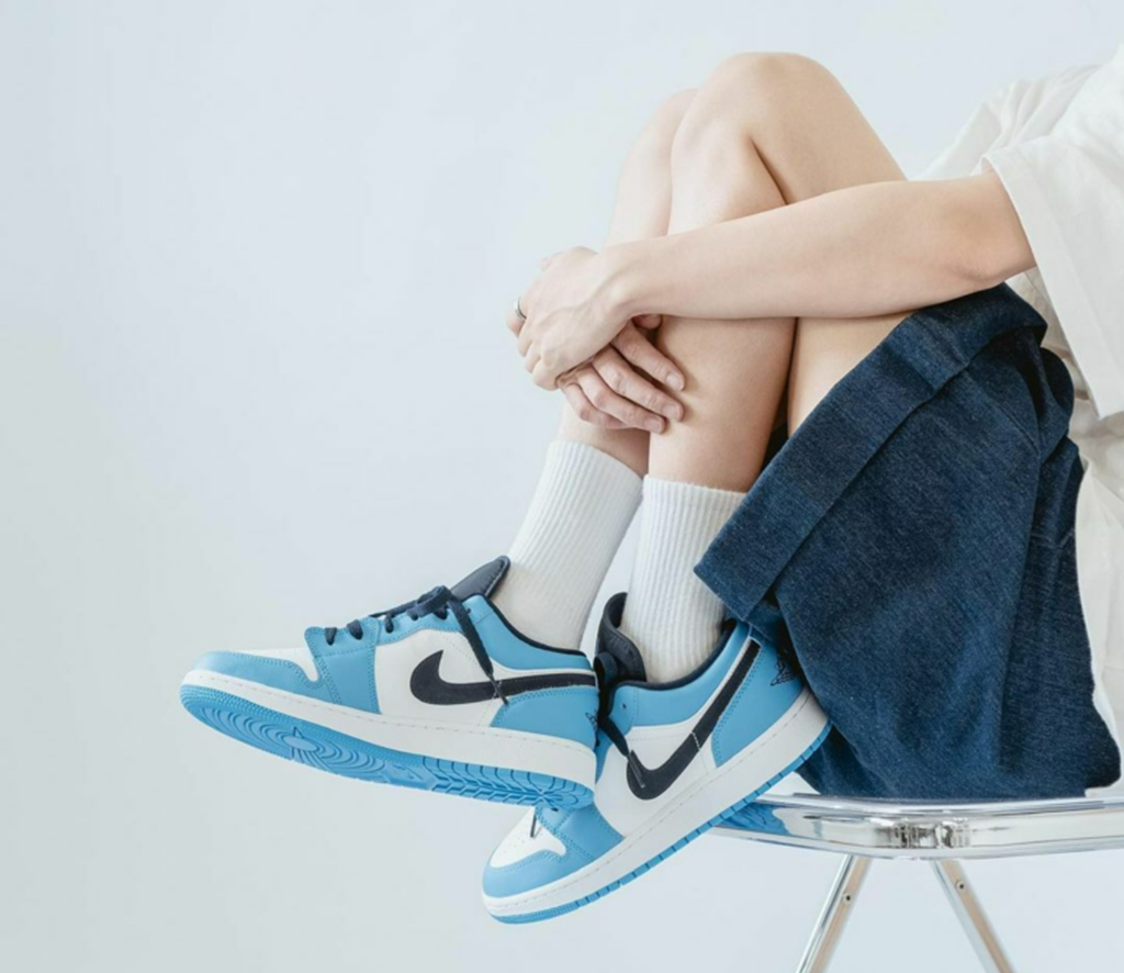 Giày Nike Air Jordan 1 Low GS 'UNC' 553560-144 - Ảnh 6