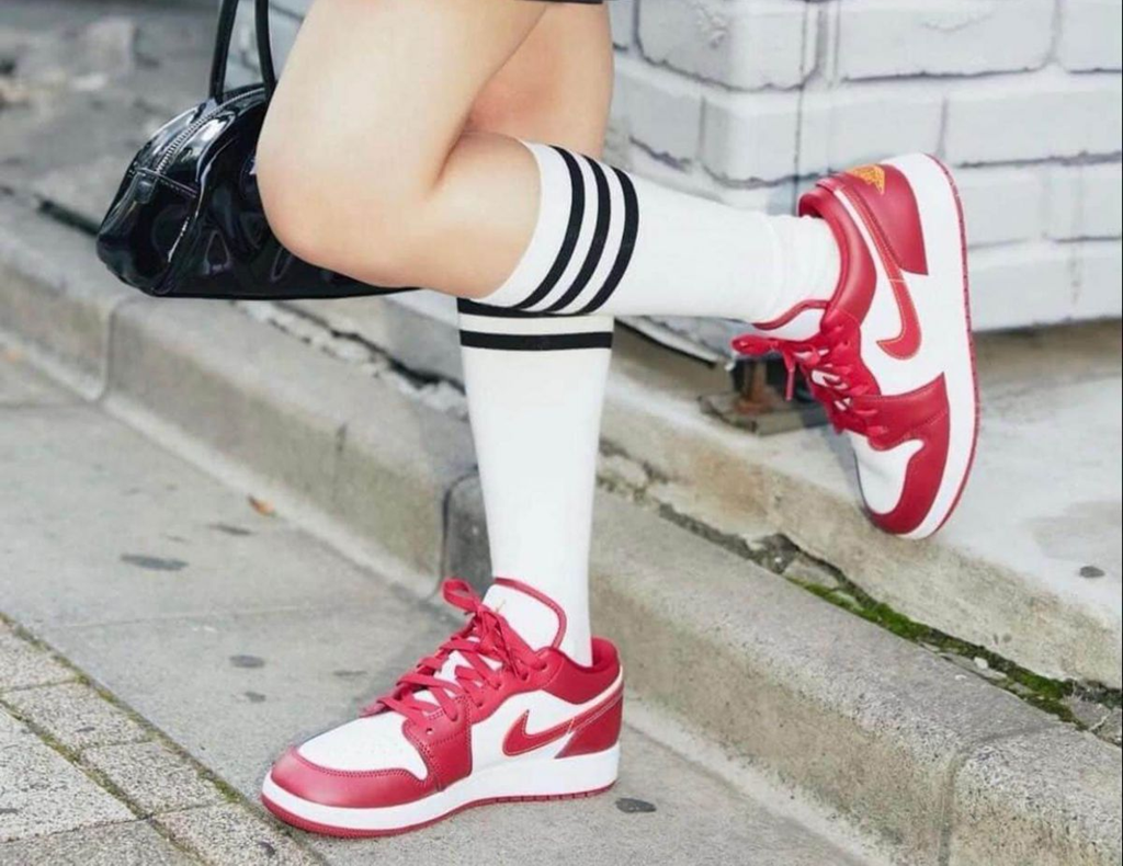 Giày Nike Air Jordan 1 Low 'Cardinal Red' 553558-607 - Ảnh 2
