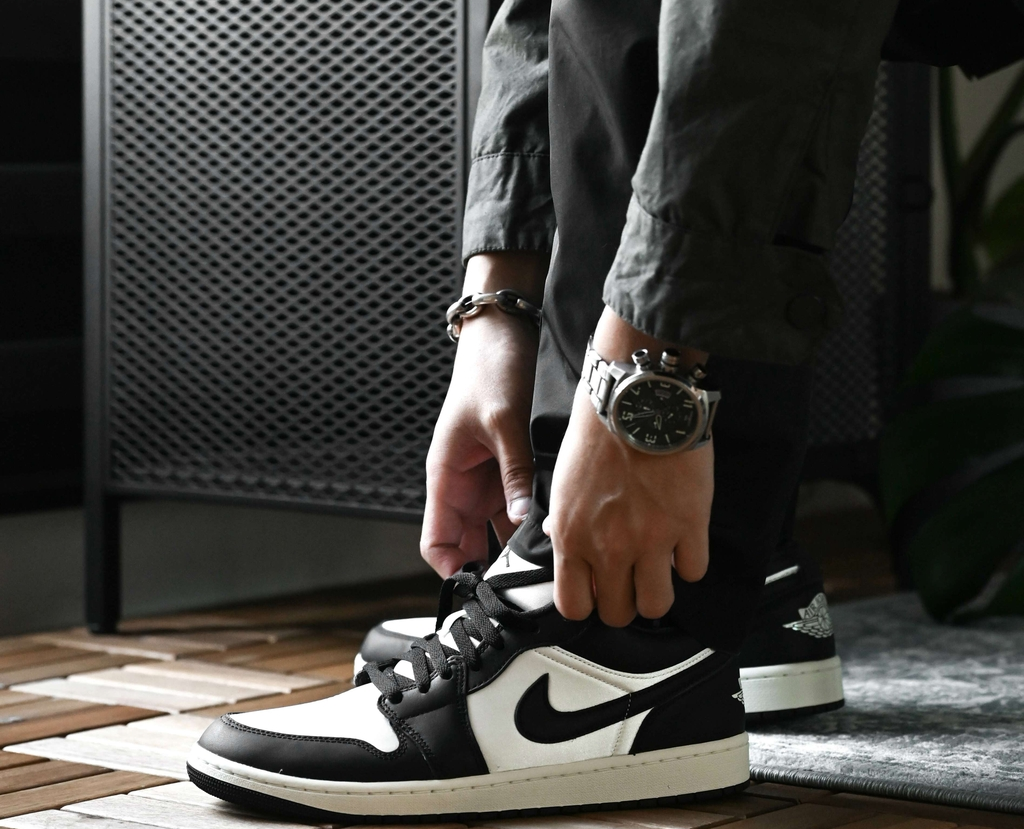 Giày Nike Air Jordan 1 Low SE 'Vintage Panda' FB9893-101 - Ảnh 2