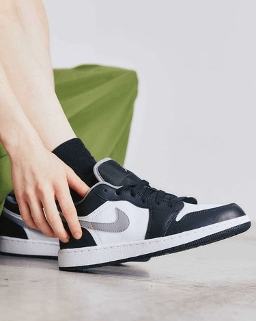 Giày Nike Air Jordan 1 Low GS 'Black Medium Grey' 553560-040 - Ảnh 5