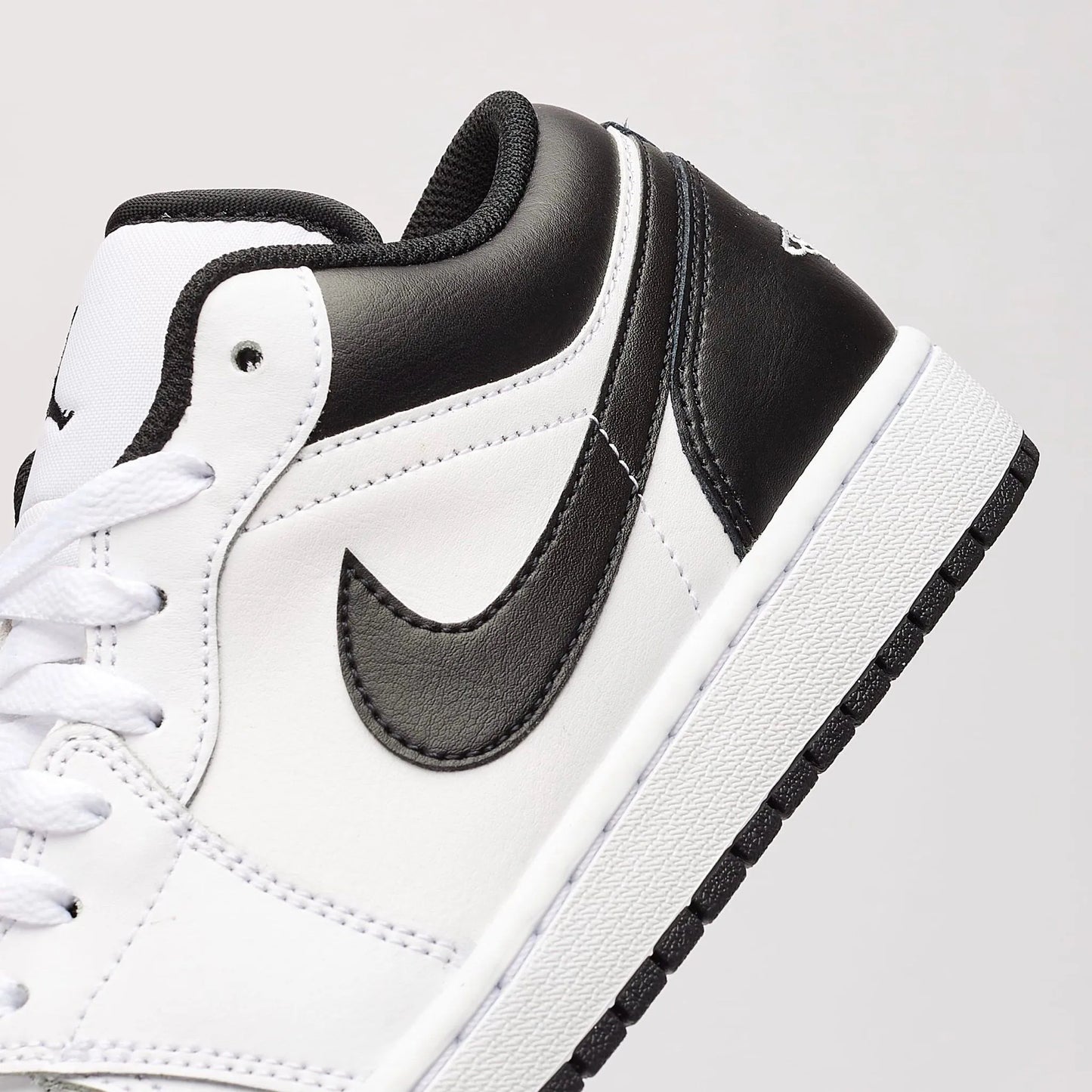 Giày Nike Air Jordan 1 Low 'Reverse Panda' 553558-132 - Ảnh 2