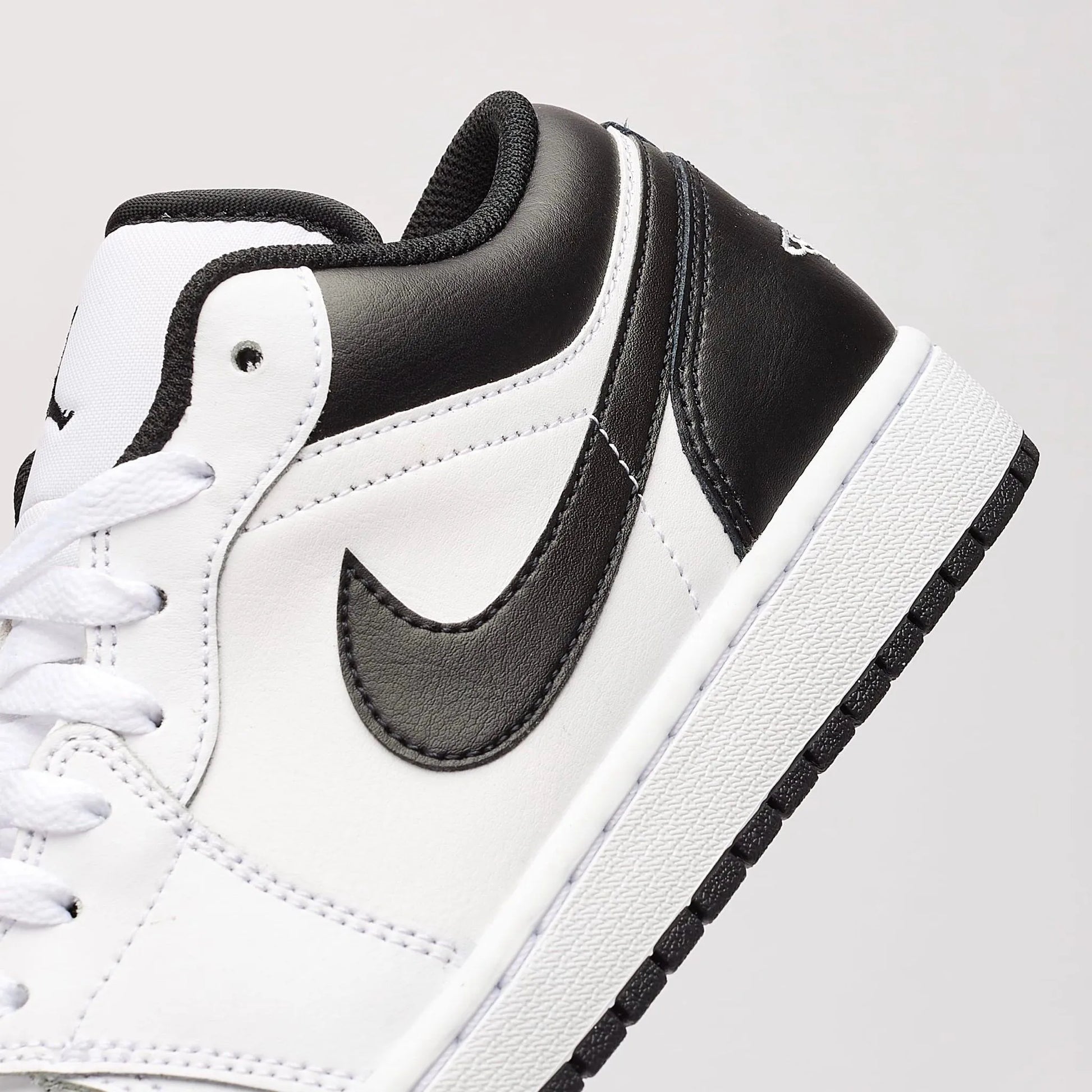 Giày Nike Air Jordan 1 Low 'Reverse Panda' 553558-132 - Ảnh 2