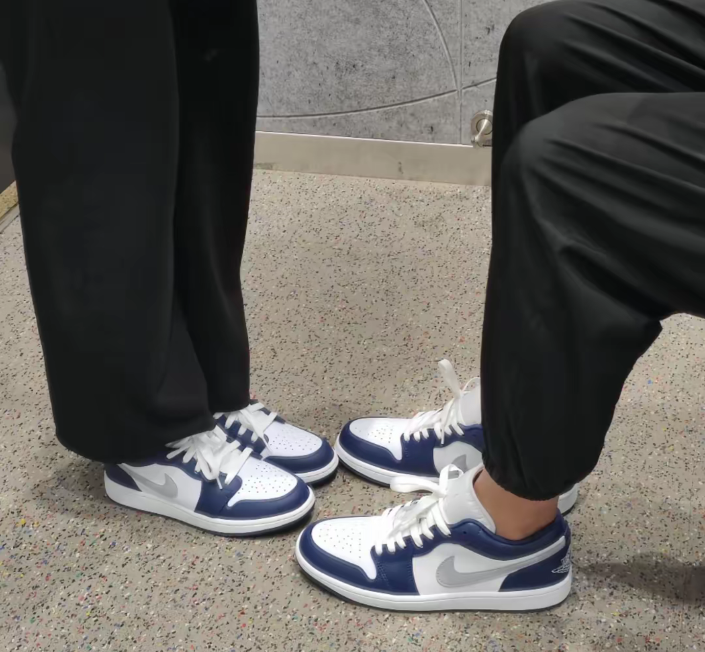 Giày Nike Air Jordan 1 Low ‘Midnight Navy Wolf Grey’ 553560-141 - Ảnh 4
