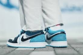 Giày Nike Air Jordan 1 Low 'Laser Blue' (GS) CT1564-004 - Ảnh 2
