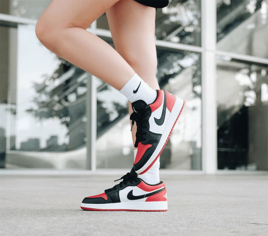 Giày Nike Air Jordan 1 Low GS 'Bred Toe' 553560-612 - Ảnh 4