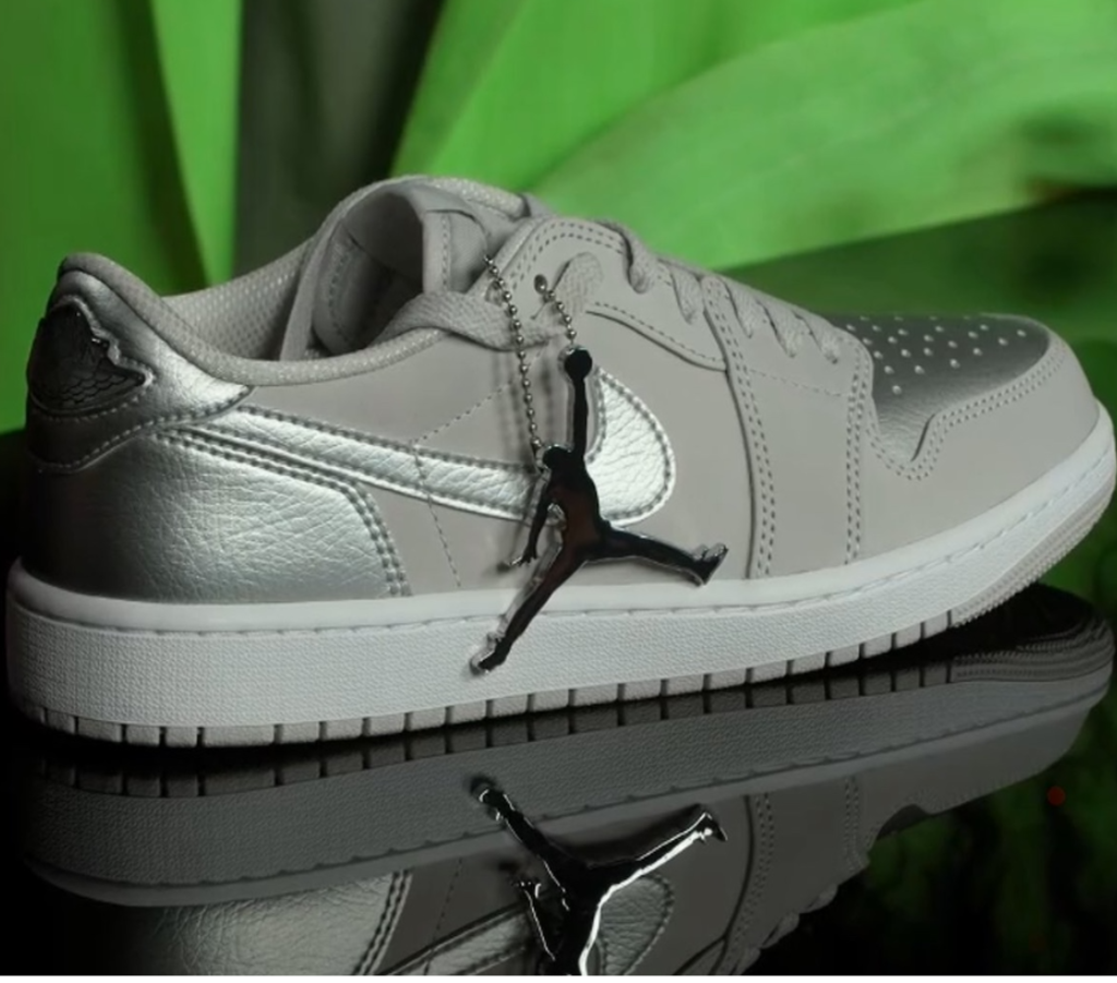 Giày Nike Air Jordan 1 Low OG 'Metallic Silver' CZ0790-002 - Ảnh 2
