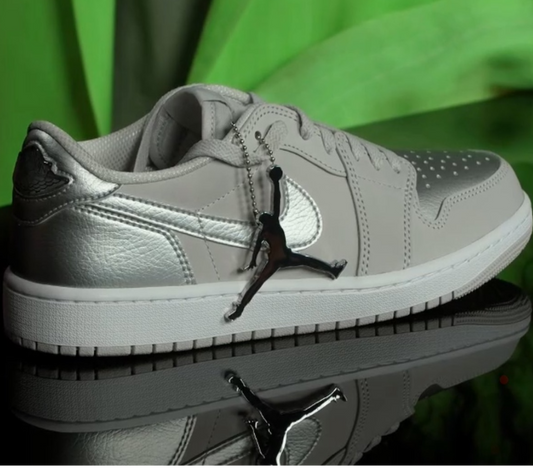 Giày Nike Air Jordan 1 Low OG 'Metallic Silver' CZ0790-002 - Ảnh 2