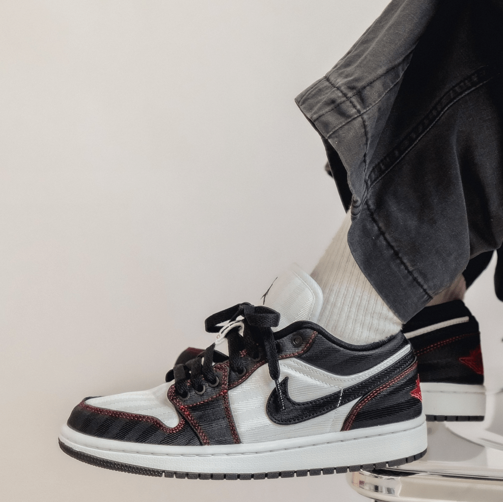 Giày Nike Wmns Air Jordan 1 Low SE Utility 'White Black Red' DD9337-106 - Ảnh 2