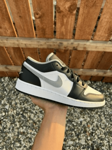 Giày Nike Air Jordan 1 Low GS 'Black Medium Grey' 553560-040 - Ảnh 4