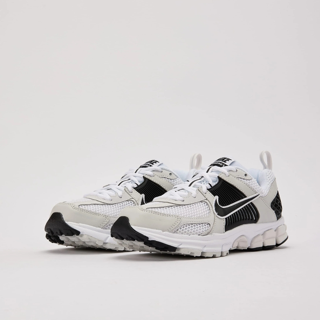 Giày Nike Zoom Vomero 5 ‘Metallic Platinum Black’ HF6998-104 - ảnh 2 | 23TRK