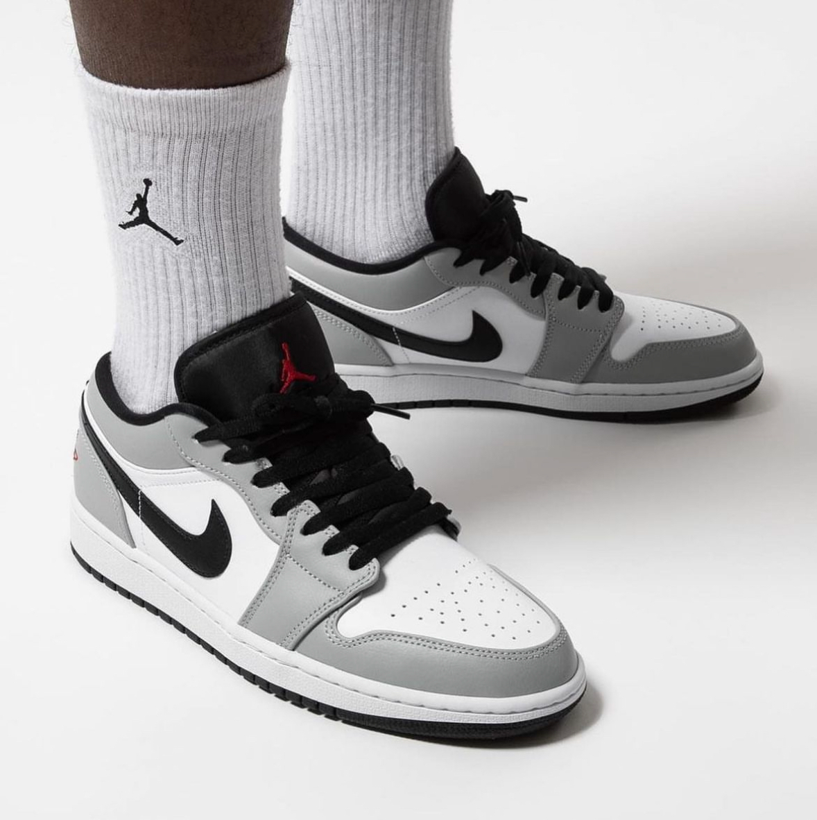 Giày Nike Air Jordan 1 Low GS 'Light Smoke Grey' 553560-030 - Ảnh 2