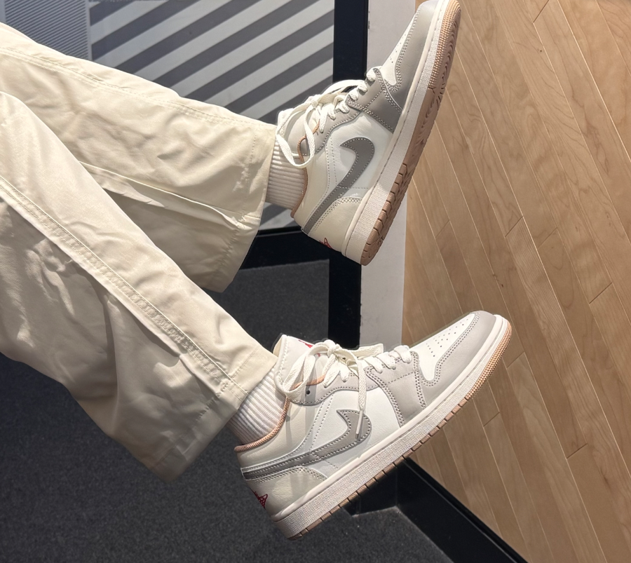 Giày Nike Air Jordan 1 Low ‘Red College Grey’ 553558-169 - Ảnh 3
