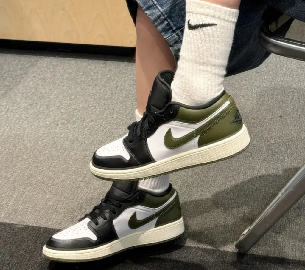 Giày Nike Air Jordan 1 Low ‘Black Toe Medium Olive’ 553558-092 - Ảnh 3