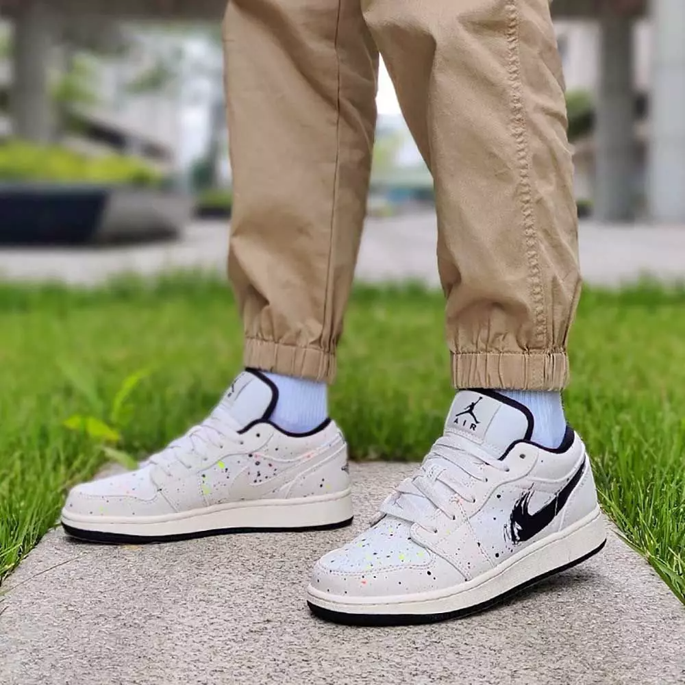 Giày Nike Air Jordan 1 Low 'Brushstroke Swoosh Splatter' DM3528-100 - Ảnh 2
