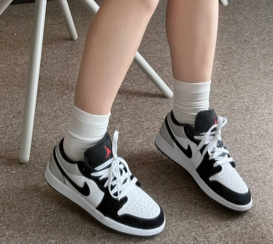 Giày Nike Air Jordan 1 Low SE GS ‘Panda Toe’ HF3188-106 - Ảnh 2