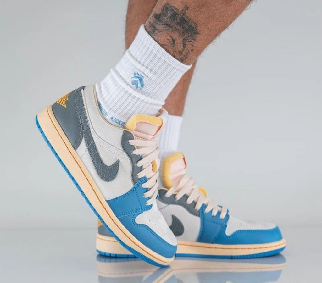 Giày Nike Air Jordan 1 Low 'Vintage UNC Grey' DZ5376-469 - Ảnh 2