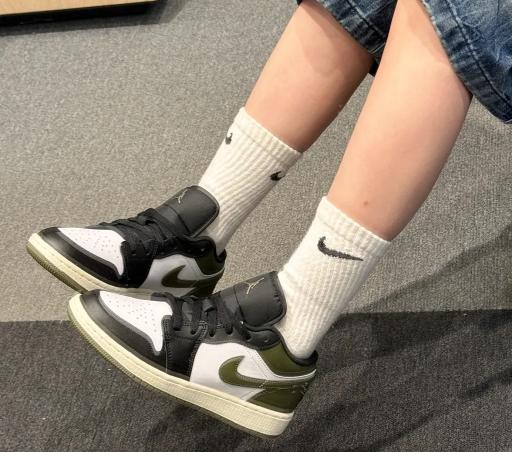 Giày Nike Air Jordan 1 Low ‘Black Toe Medium Olive’ 553558-092 - Ảnh 2