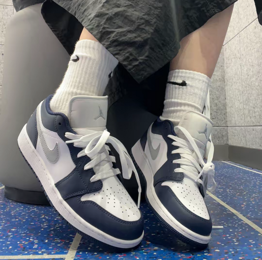 Giày Nike Air Jordan 1 Low ‘Midnight Navy Wolf Grey’ 553560-141 - Ảnh 2