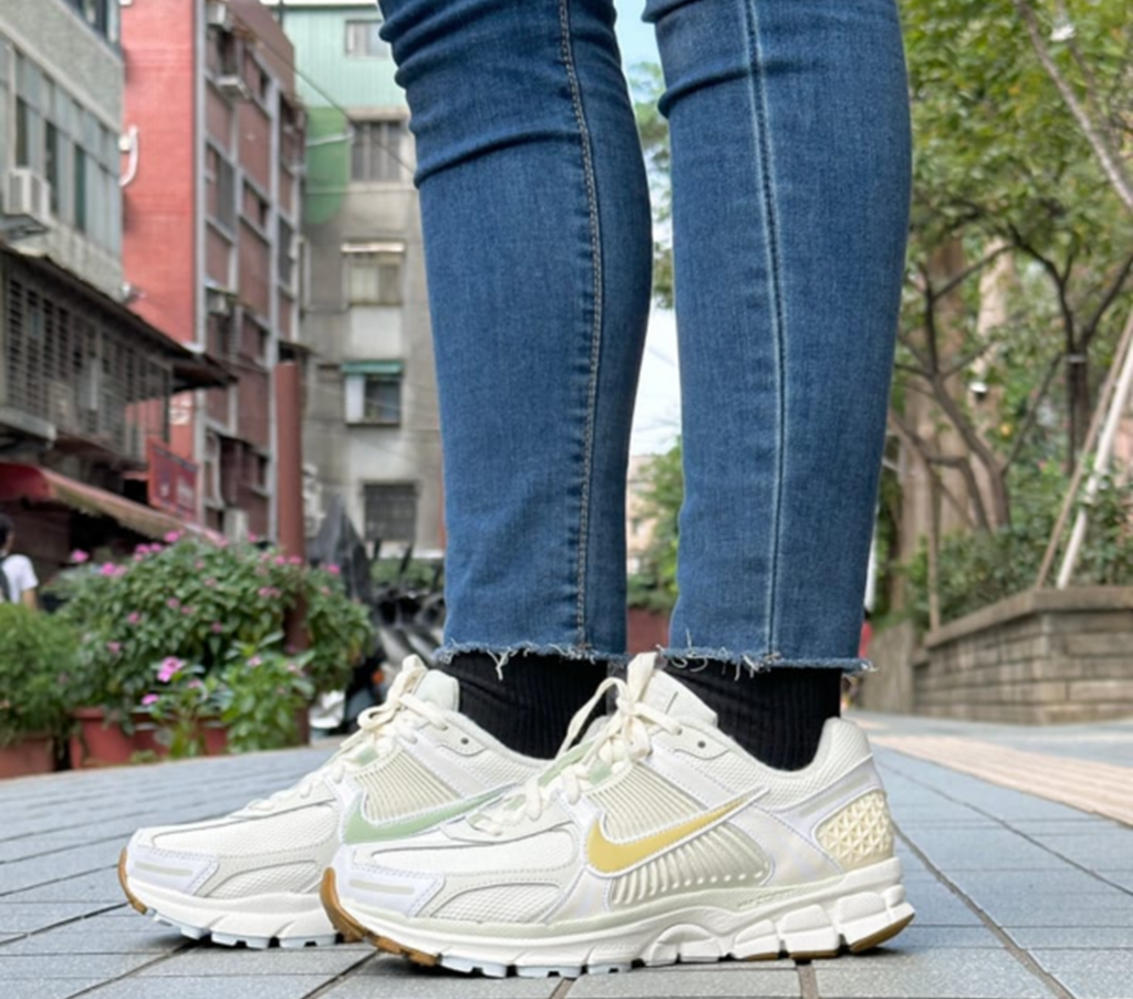 Giày Nike Zoom Vomero 5 ‘Sail Buff Gold’ FV3638-171 - ảnh 4 | 23TRK